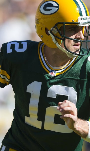 Aaron Rodgers limited at practice with right shoulder injury